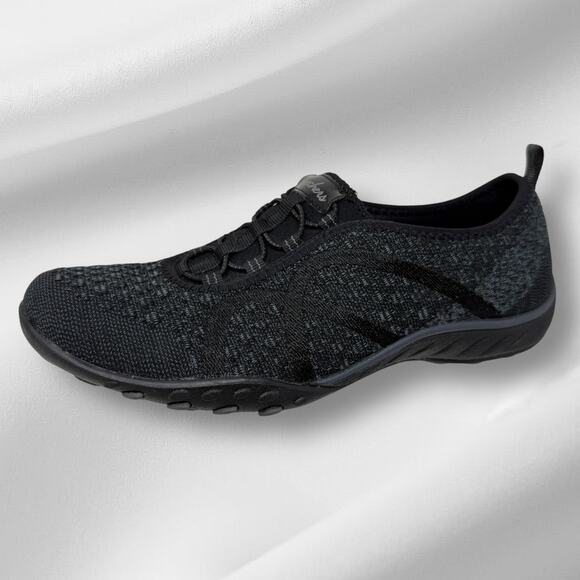 Skechers Breathe Easy Slip Ons Relaxed Fit Womens Sz 7 1/2 Black Sporty - Picture 1 of 16